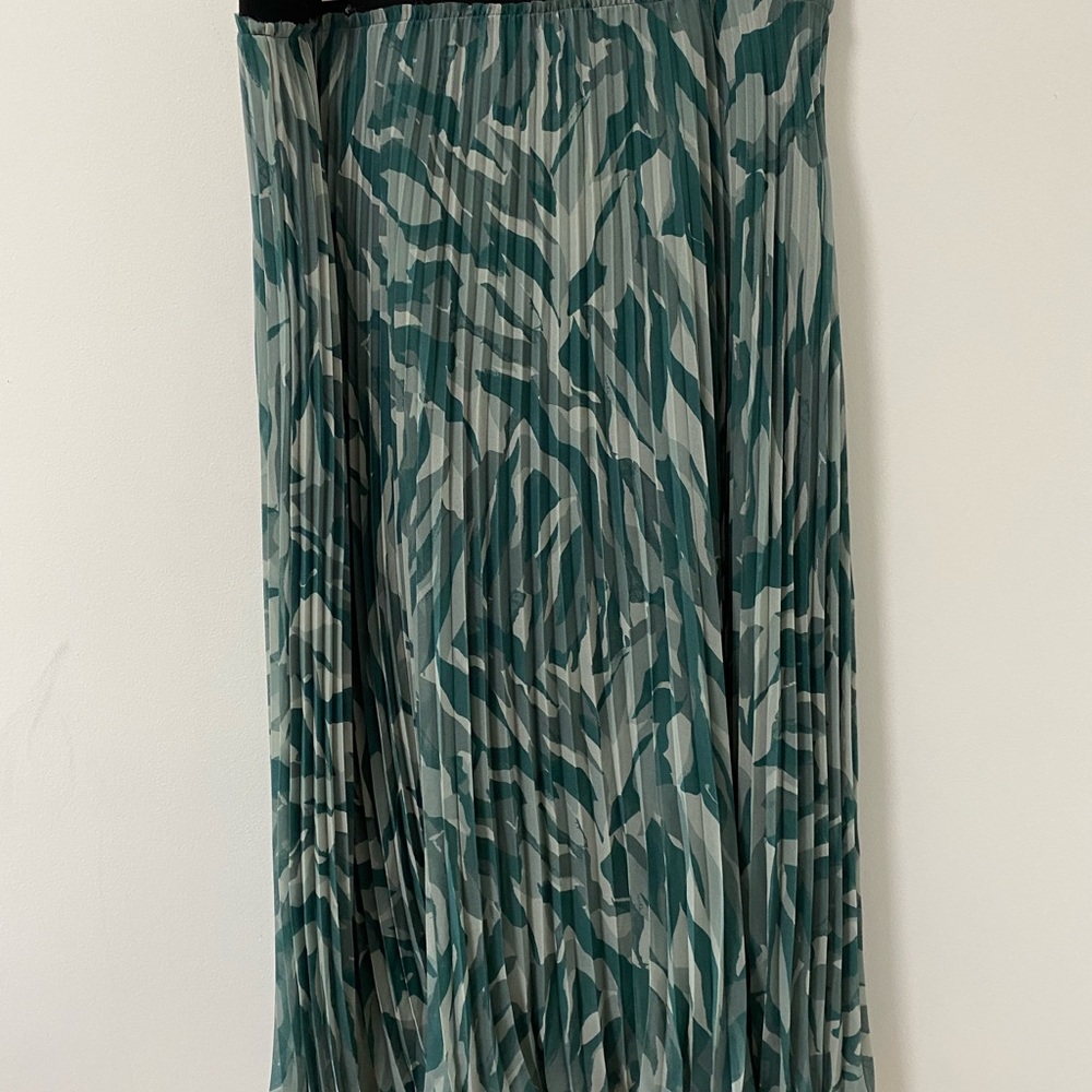Halogen Teal and Gray Camo Animal Print A-Line Skirt MIDI Pleated Elastic XL‎